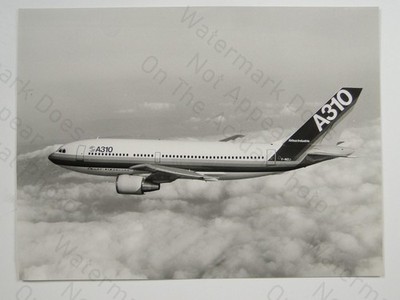 Airbus A310 Flugzeug F-WZLI im Flug über Wolken Airbus Industrie um 1980 Foto