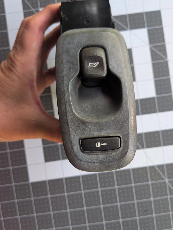 Interruptor de ventana eléctrico pasajero Volvo V70 XC70 8682950 2002-2009 Foto 2 de 4