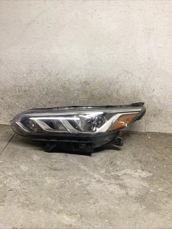 2020-2023 NISSAN SENTRA LEFT LH DRIVER SIDE HEADLIGHT OEM 260106LB0A HALOGEN