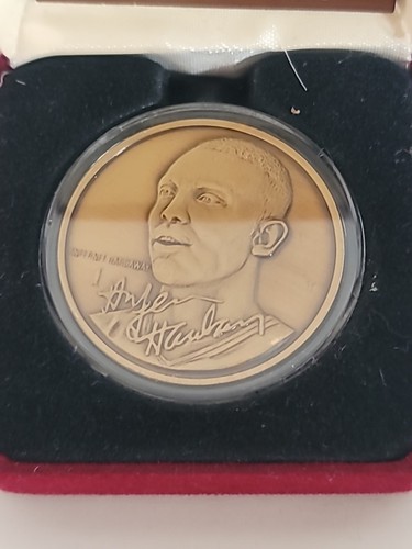 Highland Mint Bronze Medallion Anfernee Hardaway Limited Edition 4262/25000 Coin - Picture 2 of 3
