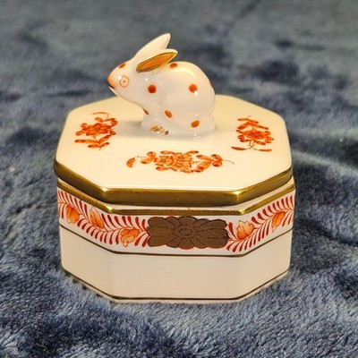 Herend Petite Octagonal Box Chinese Bouquet Rust Bunny Finial