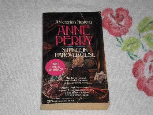Silence in Hanover Close by Anne Perry *Signed* -pb- - 第 1/2 張圖片