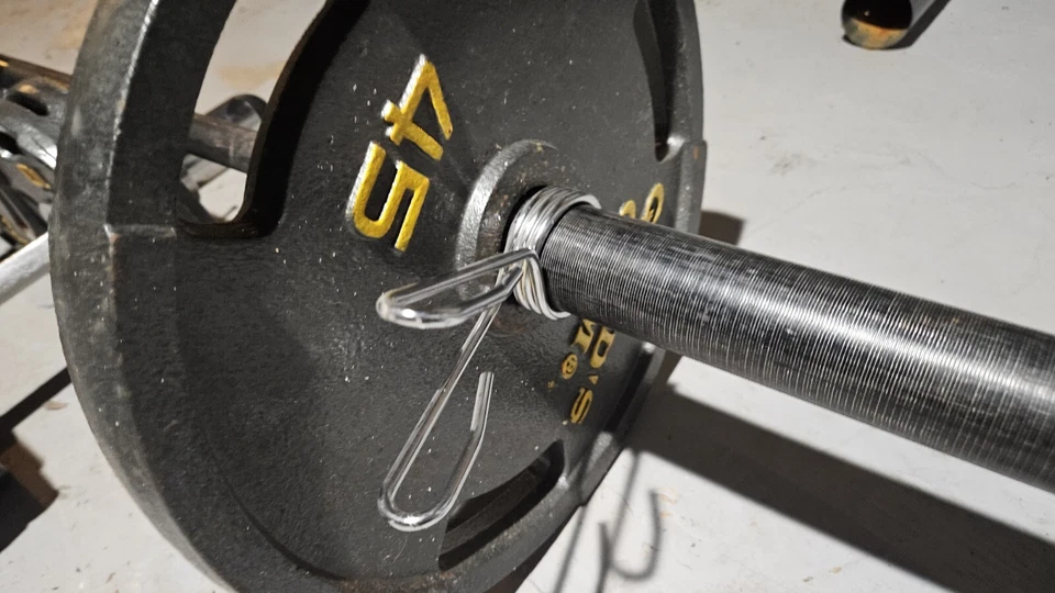 Juego de pesas dorado para gimnasio Foto 2 de 4