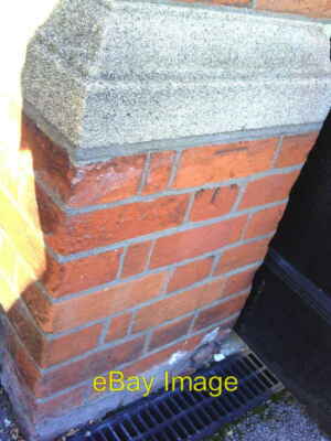 Foto 6x4 Benchmark auf dem Royal Buckinghamshire Hospital, Buckingham Roa c2010