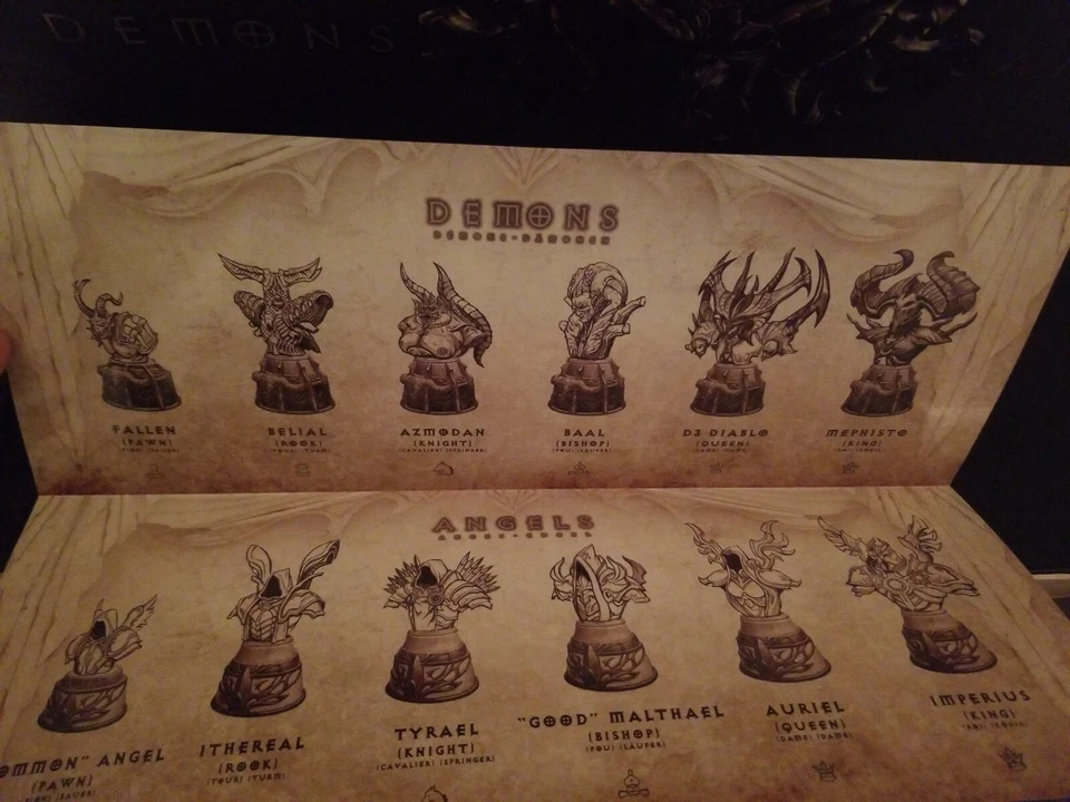 Diablo III Chess Set Demons and Angels Limited Edition Collectors Set - Image 2 of 3
