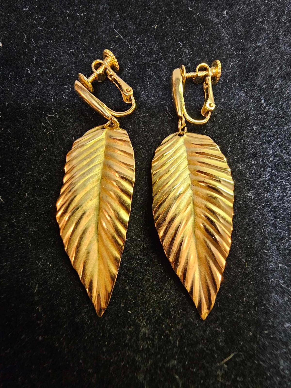 Signed Napier Leaf Dangle Screwback Earrings- S51 - image 1