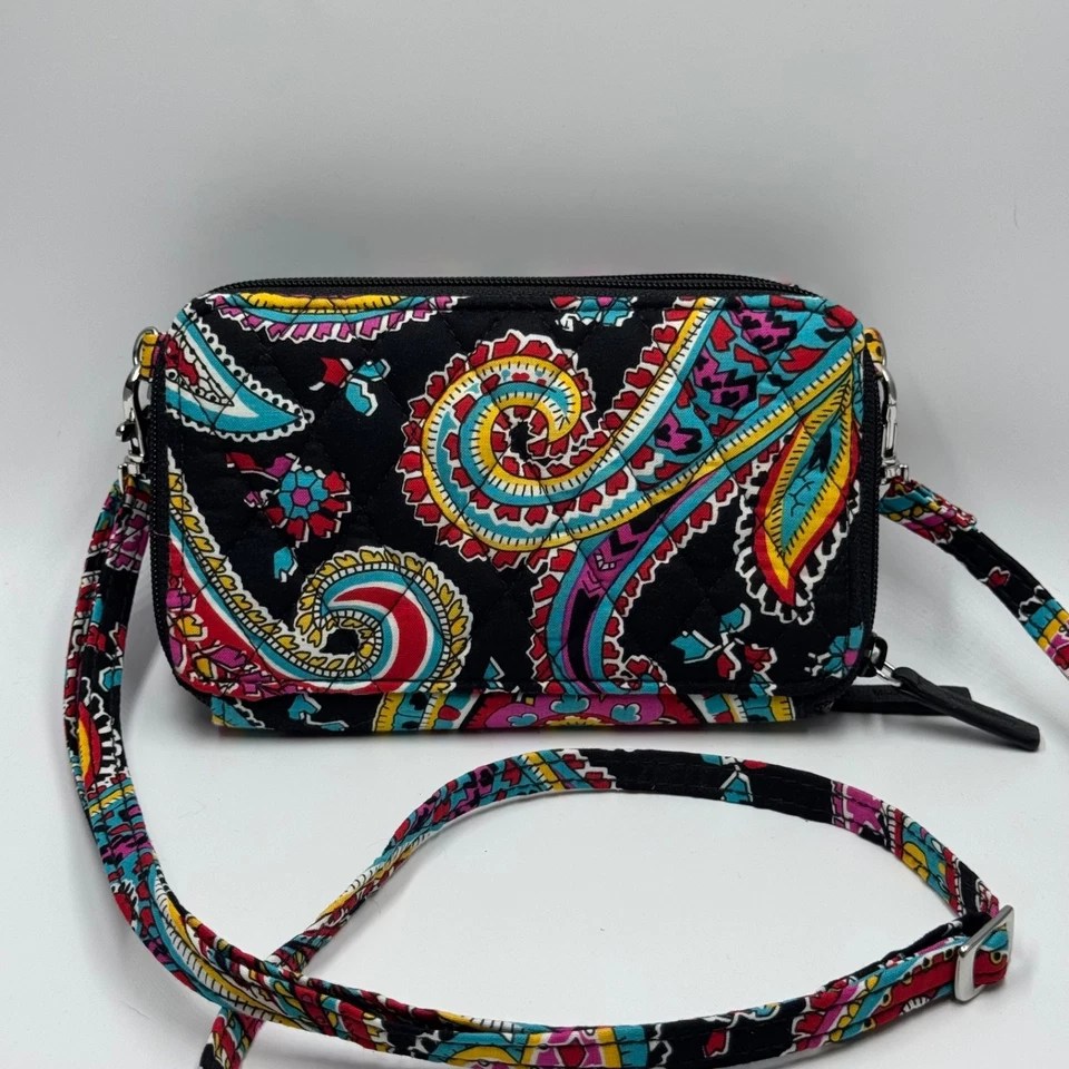 Bandolera todo en uno Vera Bradley en cachemir parisino Foto 3 de 4