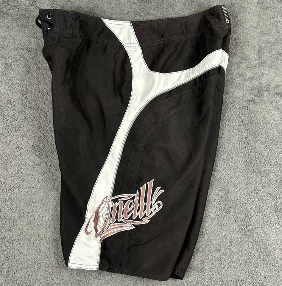 Vintage Y2K O’Neill Boardshorts Herren 32 weiß schwarz Schwimmen Surfen bestickt Baggy