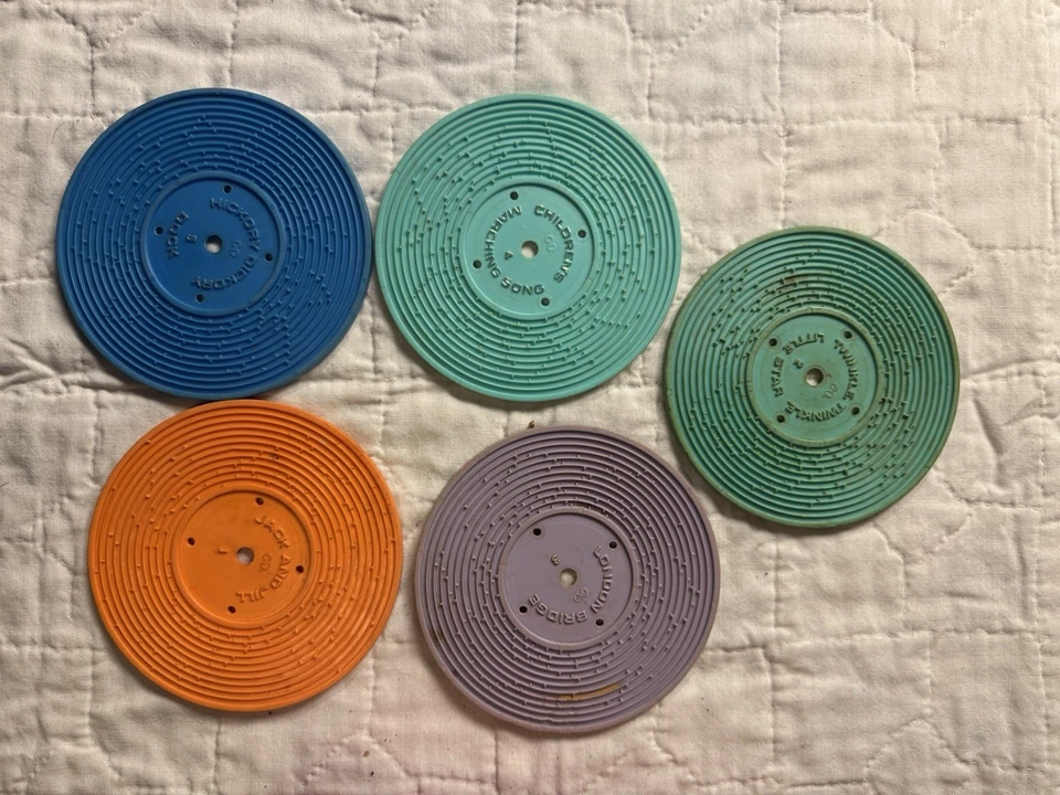 Vintage 1971 Fisher Price Music Box Record Player Model 995 w/ 5 Records Works - Image 4 of 4