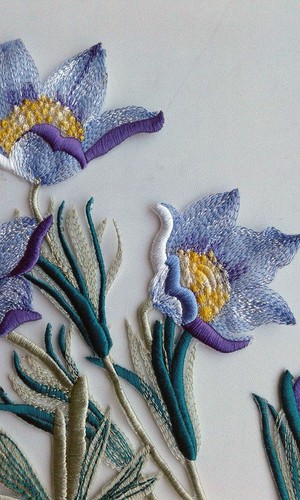 Pasque-Flower Delicate Handmade Embroidered Patch - Picture 4 of 5