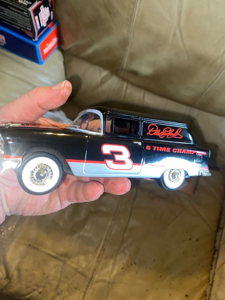 Chevrolet 1955 sedán entrega, escala 1:25. Banco de monedas con cerradura. Metal fundido a presión Foto 4 de 4