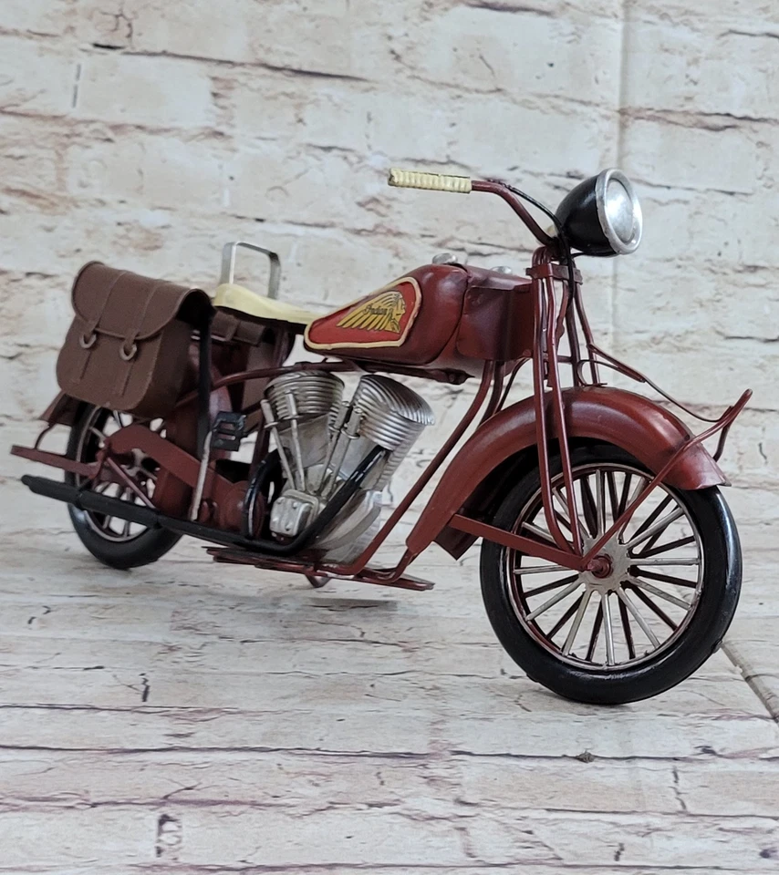 Estatuilla de colección de producción de motocicleta india color rojo intenso hecha a mano sin precio base Foto 4 de 4