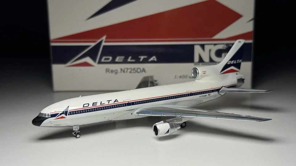 NG Models 1:400 Delta Airlines L1011-40 N725DA Widget - Image 3 of 4