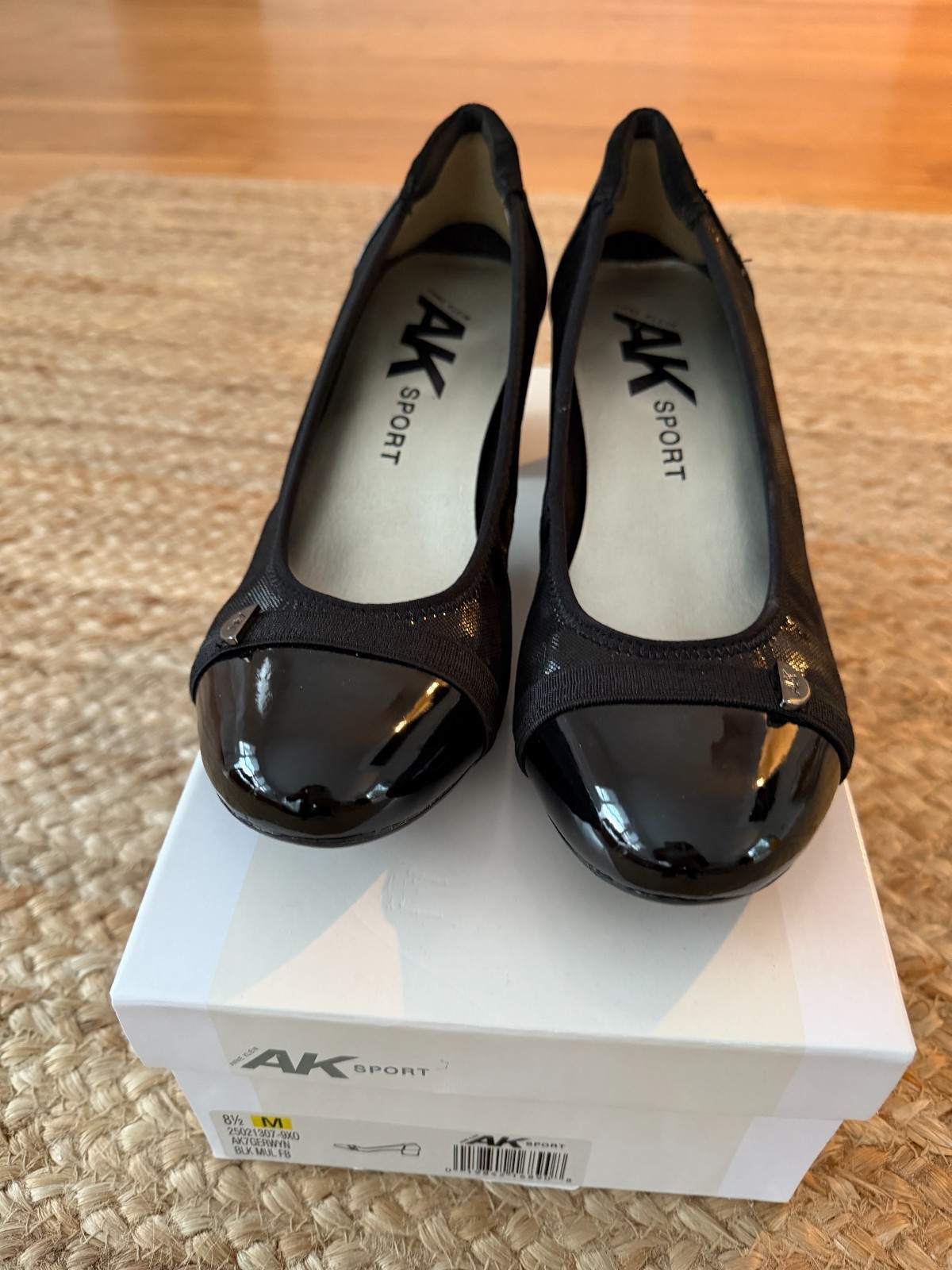 AK Sport Women's Black Patent Leather Gerwyn Pumps - Size 8.5 - Barely Worn
