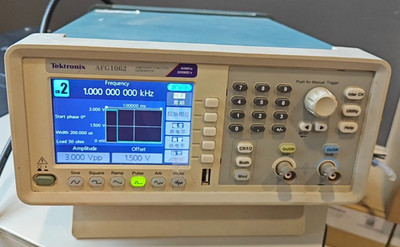 1pcs Tektronix AFG1062 60 MHz, 2 Ch, 300 MS/s, Arbitrary/Function Generator