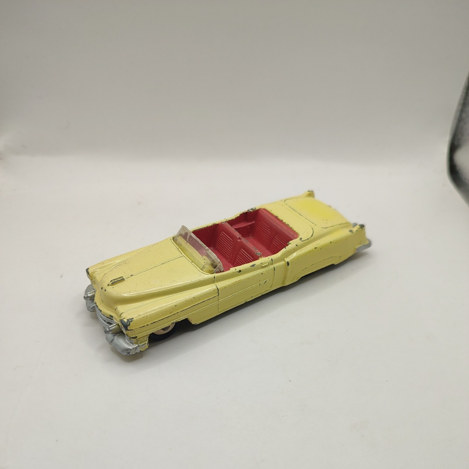 Dinky 131, Cadillac Eldorado - Free Price Guide & Review