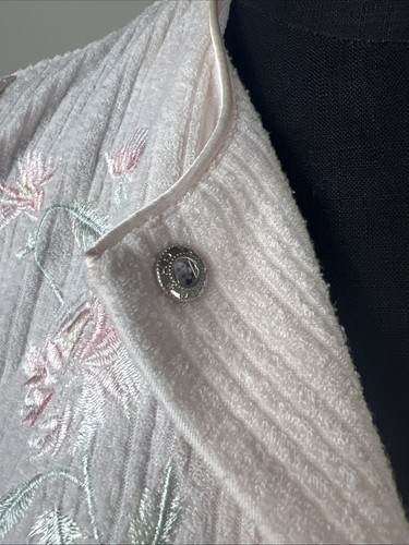 Miss Elaine Small Pale Pink Short Sleeve Button Up Robe Embroidered - Picture 4 of 9