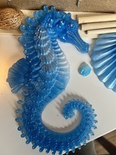 Maritime Deko Seepferdchen 20 cm Groß mit Muschel blau Glitzer marmoriert