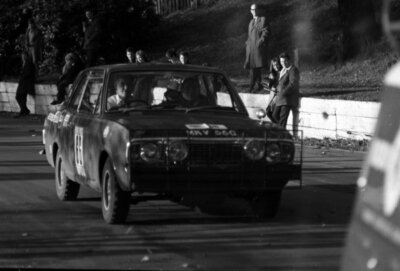 T E Buckingham J h Lloyd, Ford Cortina MkII London Sydney Rally 1968 Old Photo