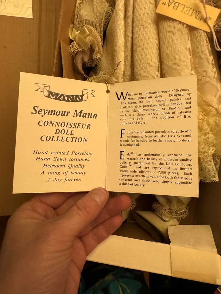 Muñeca Seymour Mann Gremio de Coleccionistas Melba Afroamericana En Marfil Encaje Con Bo Foto 2 de 4