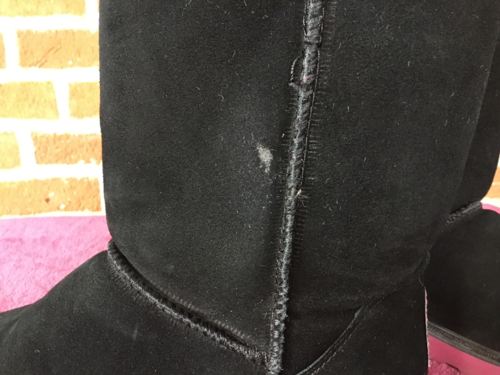 SAOLA Stivaletti GUC Bearpaw neri corti metà polpaccio con fondo suola rosa taglia 9