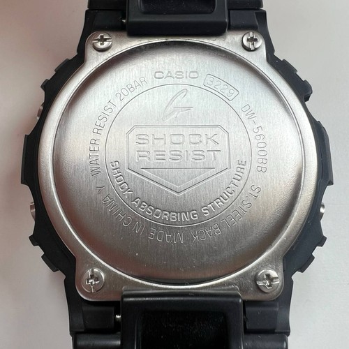 forte ed elegante Casio G-Shock DW-5600BB/3229 ottime condizioni nero - Foto 7 di 8