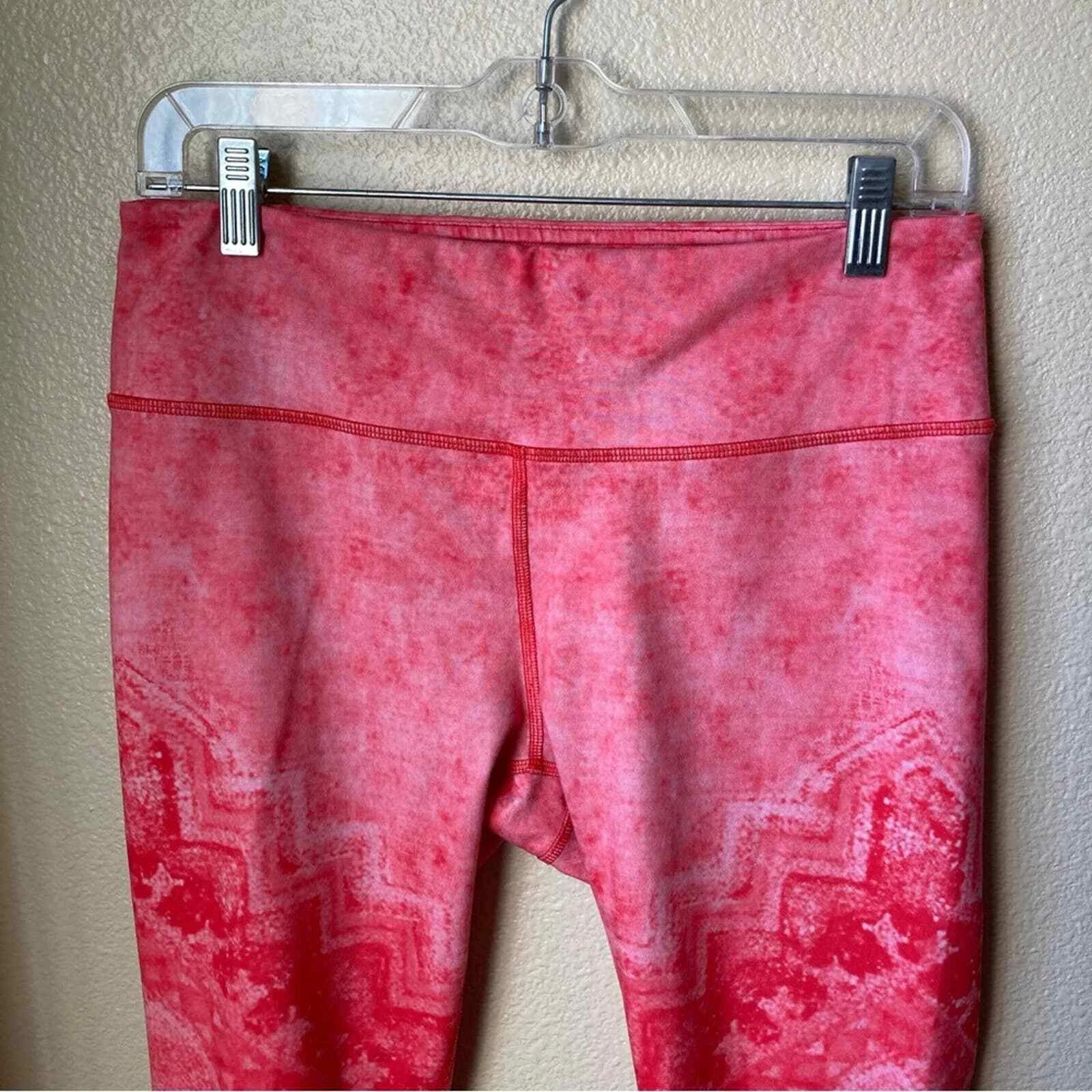 alo-yoga poppy cropped geometric pattern leggings