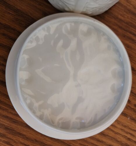 Irish Porcelain Jewelry Box by Belleek. Gorgeous gold border! DAINTY! - Picture 3 of 6