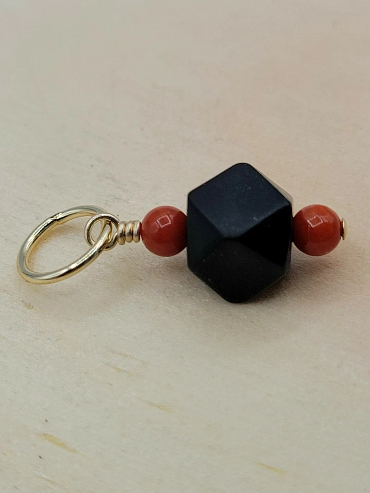 Auténtico Colgante Azabache 6mm y Coral Rojo Relleno de Oro Foto 3 de 3