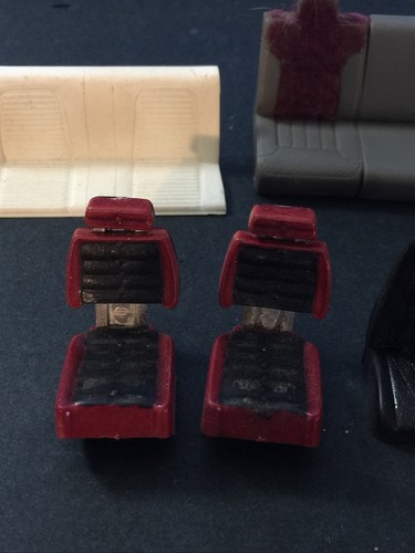 Vintage Model Car Kit Junkyard 1:25 1:24 Seats S-10 - Picture 2 of 4