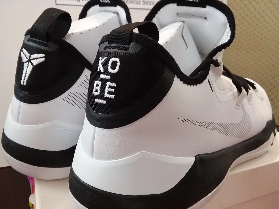 耐克 Kobe A.D. TB 促销篮球 - 尺码:18 - AT3874 101 - 白色/黑色 - 全新 — 第 3/4 张图片