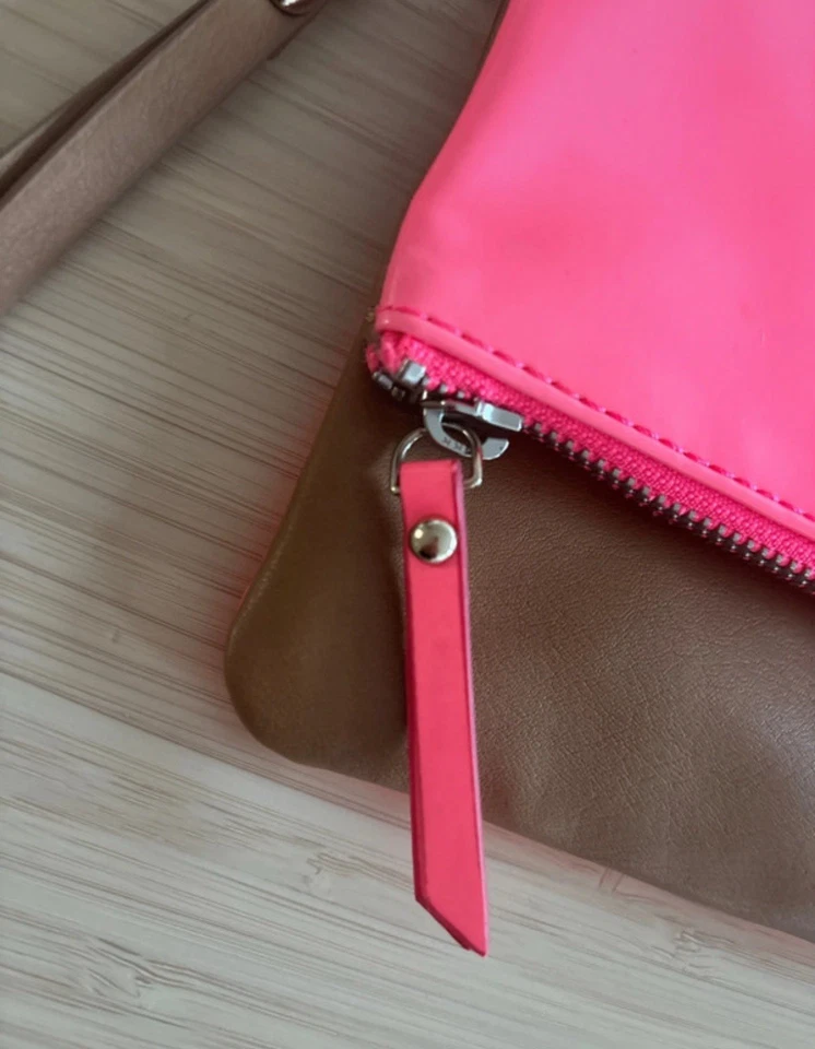 Banana Republic Pink Tan Patent Clutch Excellent Condition - Image 3 of 4