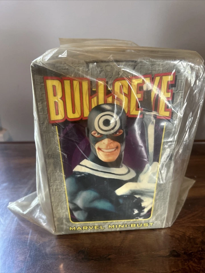 Marvel's Bullseye por BOWEN design mini-busto edição limitada 2853/5000 novo na bolsa - Imagem 3 de 4