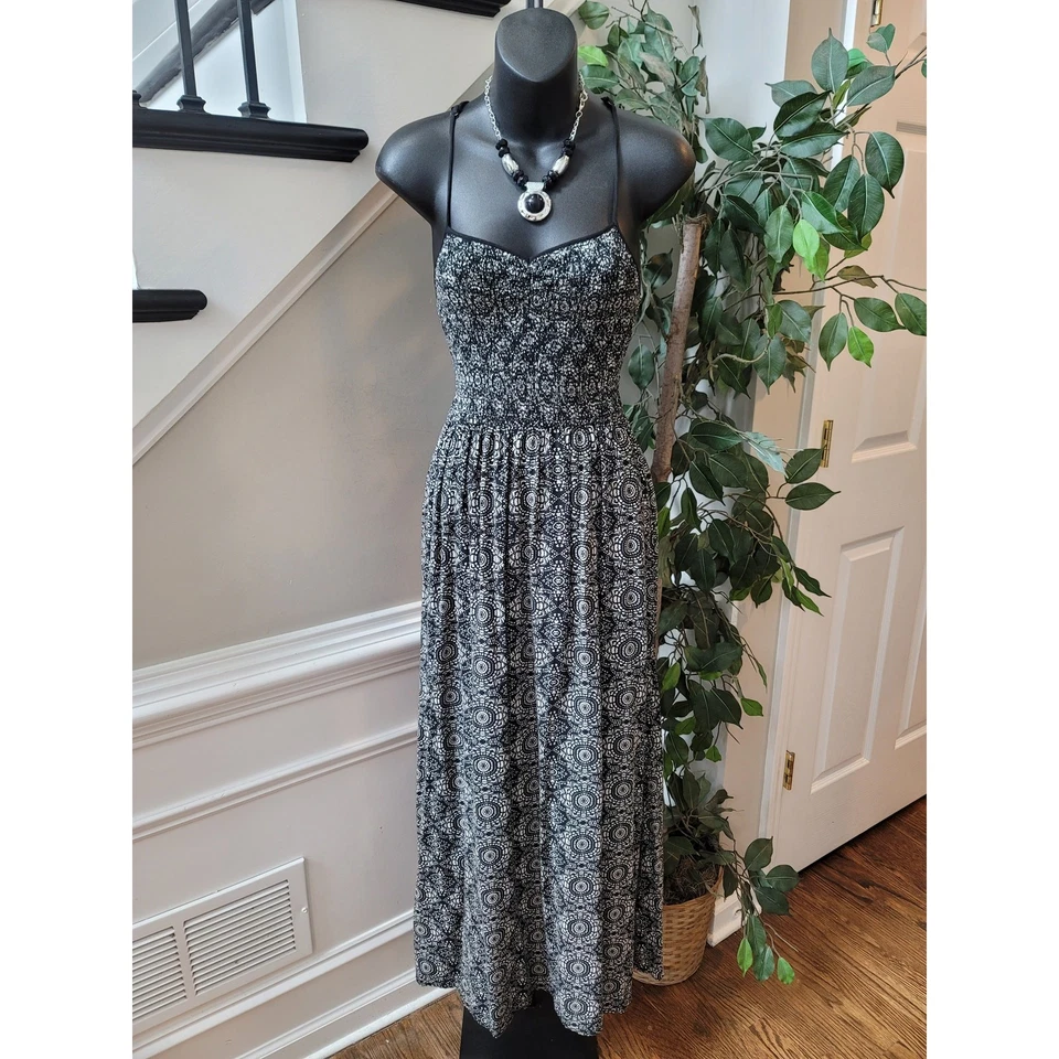 Maxi Vestido Xhilaration Mujer S Negro Blanco Boho Sin Mangas Calado Rayón Foto 2 de 4