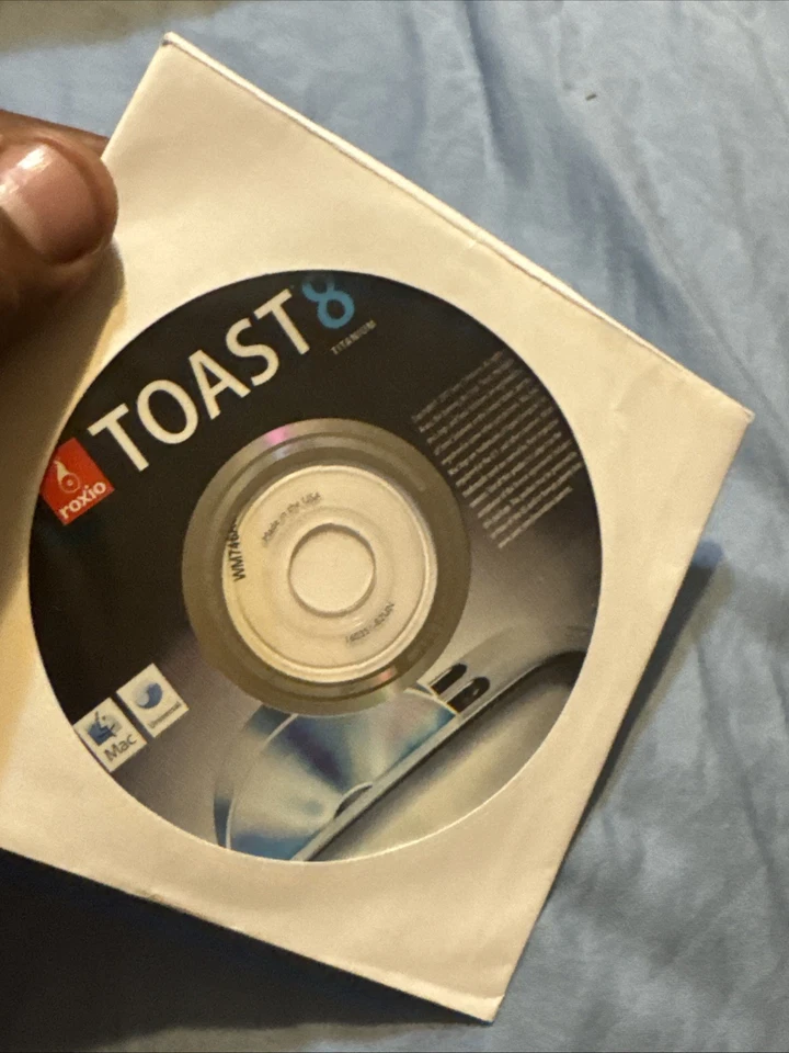 Roxio Toast 8 Titanium FOR MAC OS X v10.4.8 or Higher CD Software with KEY S/N - Image 3 of 3