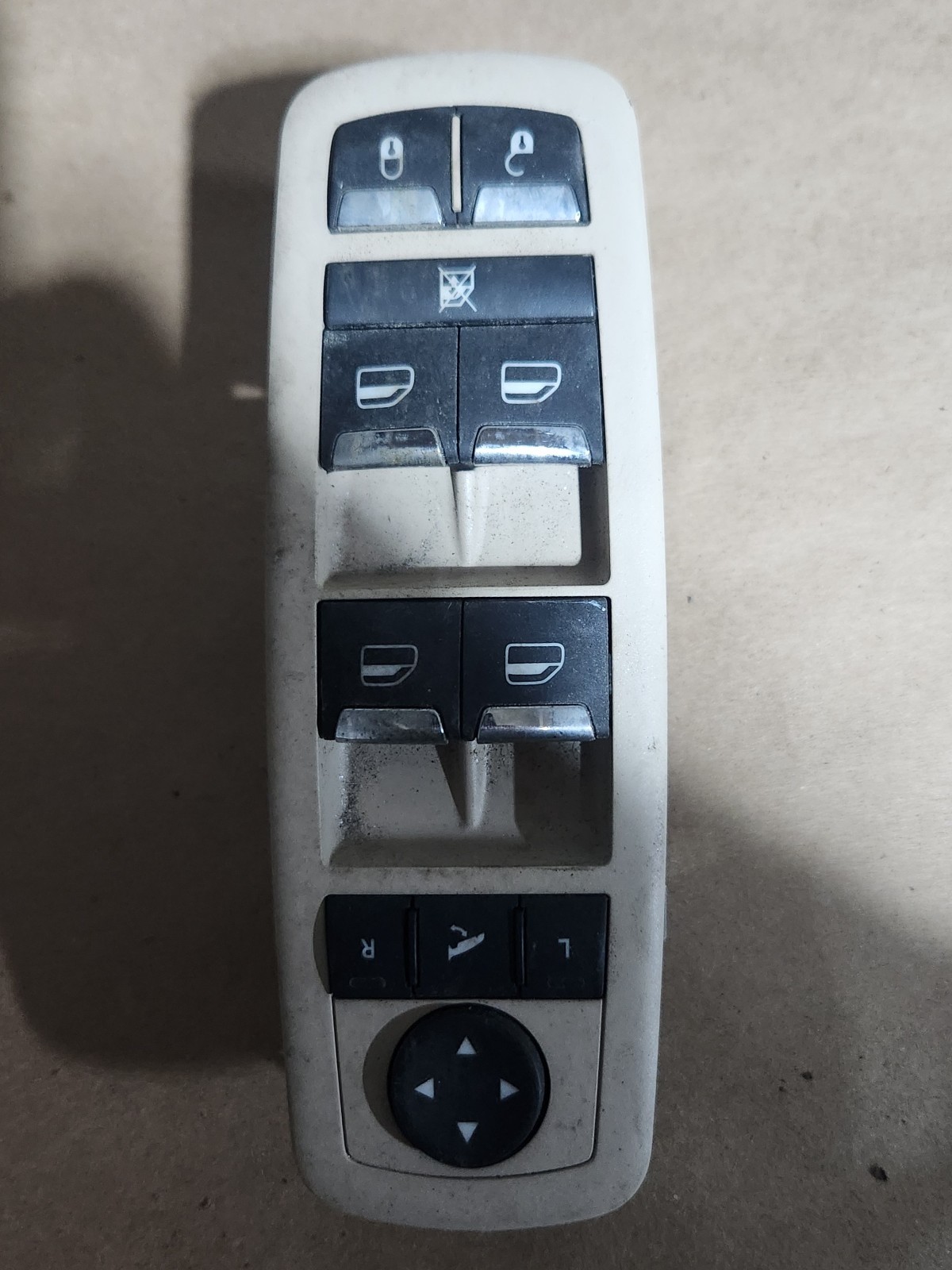 2013-2023 Maserati Ghibli Front Left Door Master Switch OEM  670025406