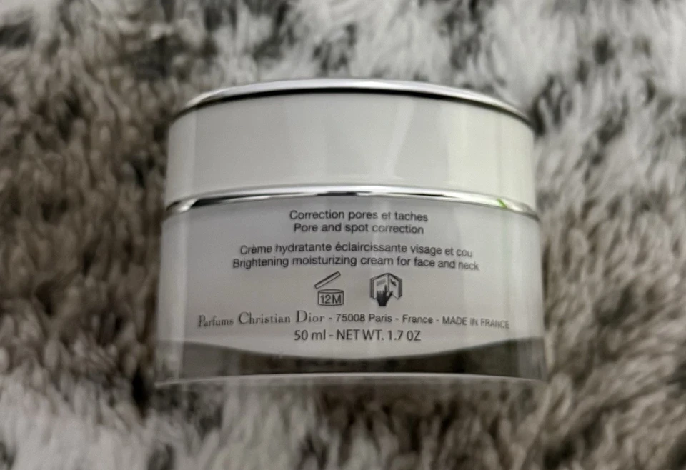 Loción Iluminadora Dior Diorsnow Essence of Light 1.7oz Nueva Valor $162 Foto 3 de 4