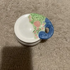 ROUND 1977 BYRON MOLDS POTTERY Footed Trinket Box  Roses Green Vines