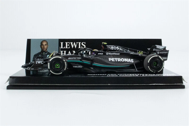 MINICHAMPS 1:43 MB PETRONAS F1 W14 E PERFORMANCE #44 / #63 Resin Model Car - Image 3 of 4