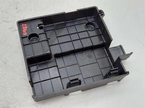 2010 Maserati GranTurismo S M145 Coupe REAR ENGINE FUSE BOX TERMINAL CONNECTOR - Picture 5 of 7
