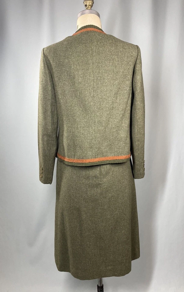Vintage Skirt Suit SIZE MEDIUM 10 LARGE Green Wool classic 70s 40s DEVON HALL - Image 4 of 4
