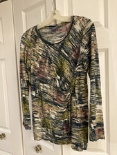 Simply Vera Women’s Small Long Tunic Top Pit To Pit 19 Inches. 