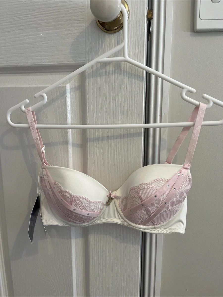 Cette maman qui a jeté son soutien-gorge de taille 95F sur Drake en