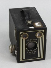 1940's EASTMAN KODAK BROWNIE TARGET SIX-20 ART DECO 620 ROLL FILM BOX CAMERA