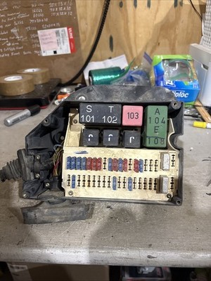   Volvo V70 S70 XC70 2000 Relay Fuse Box Module 3515123 OEM