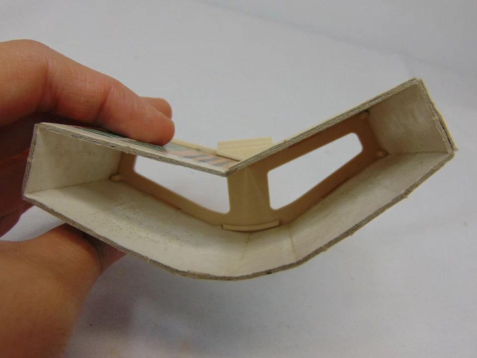 LOTE DE PIEZAS DE REPUESTO DE 1 EDIFICIO BOOMERANG DE MILTON BRADLEY HOTELS Foto 3 de 4