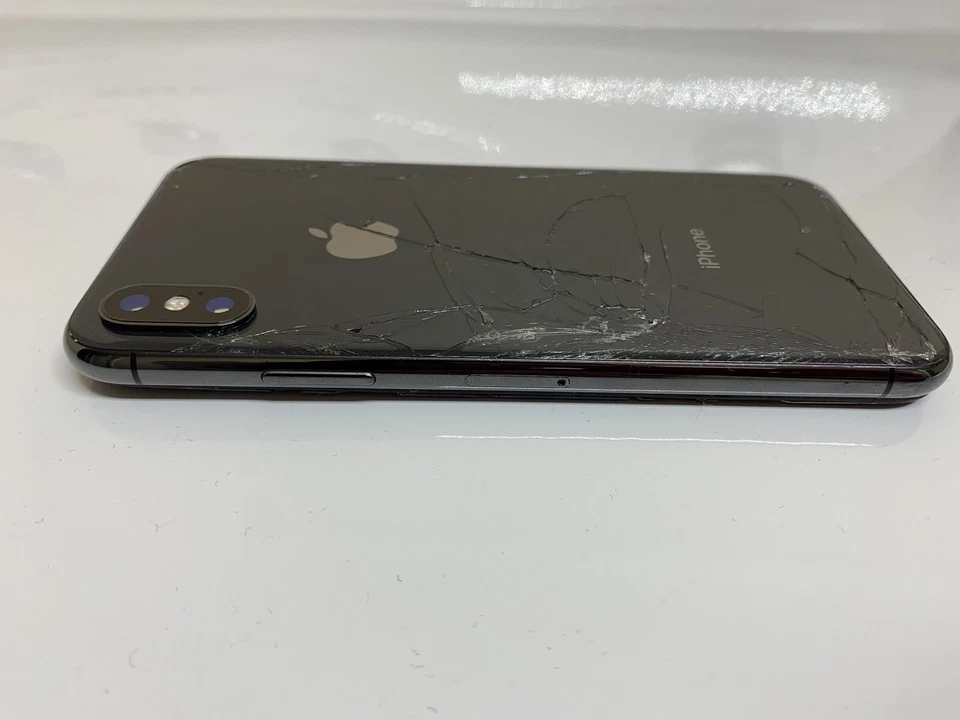 Apple iPhone X  64GB Black - Carrier Unlocked - For Parts or Repair - Image 4 of 4