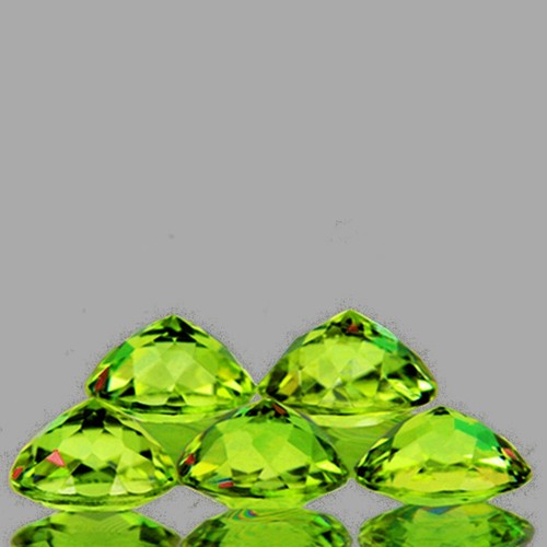 4x3.5 mm 5 pcs Oval Top Rainbow Sparkles Green Demantoid Garnet {IF-VVVS} - Picture 2 of 2