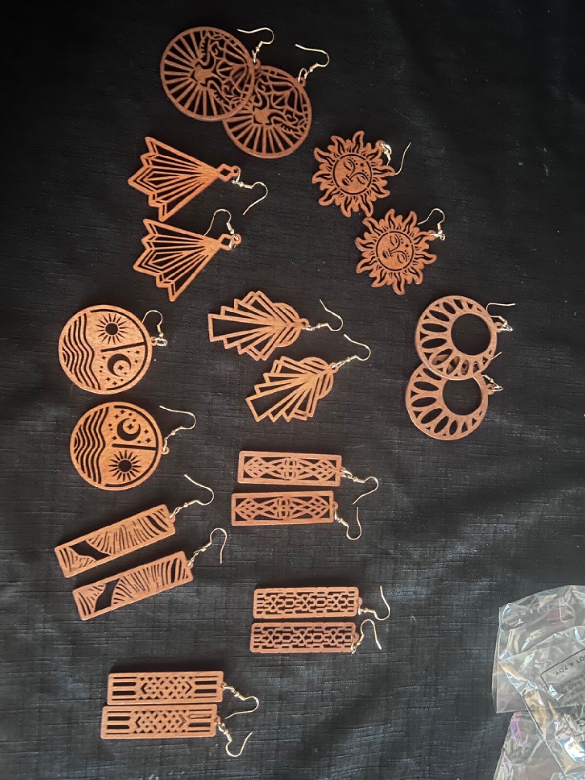 Trendy and Stylish Earrings for Every Occasion-image