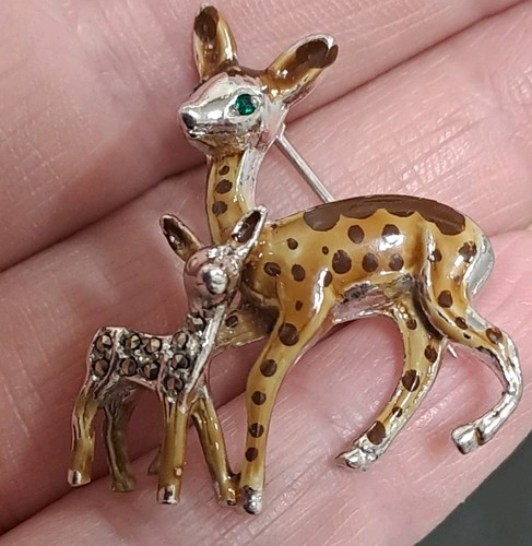 Vintage 1960s Deer And Fawn Enamel Brooch Pin Sliver Tone Marcasite 3cm X 3cm - Picture 8 of 9